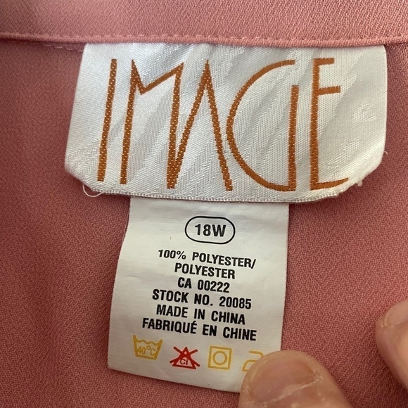 𝅺🍁price DROP🍁 Vintage pink ruffle front blouse size 18 W 100% Polyester - Picture 2 of 5